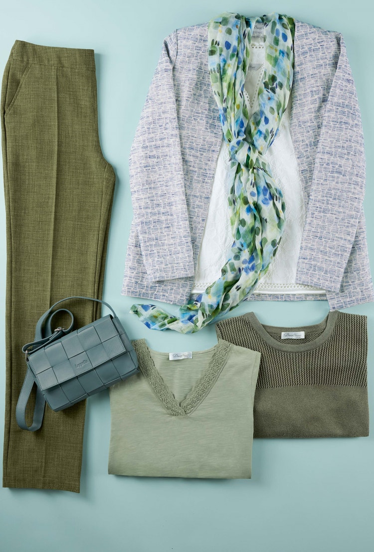 Pantalon Modèle: 7829 / Sac bandoulière Modèle: 9619 / Blazer Modèle: 4858 / Haut blanc Modèle: 8776 / Écharpe Modèle: 9094 / Haut kaki Modèle: 6614 / Pull kaki Modèle: 9046