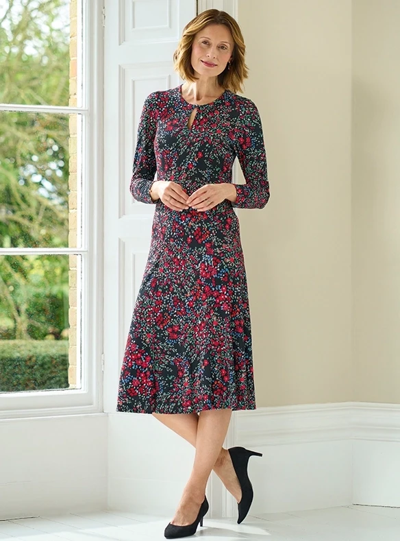 Robe à encolure goutte