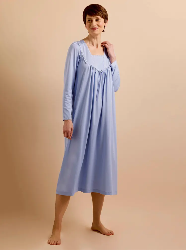 Chemise de nuit à dentelle et manches longues