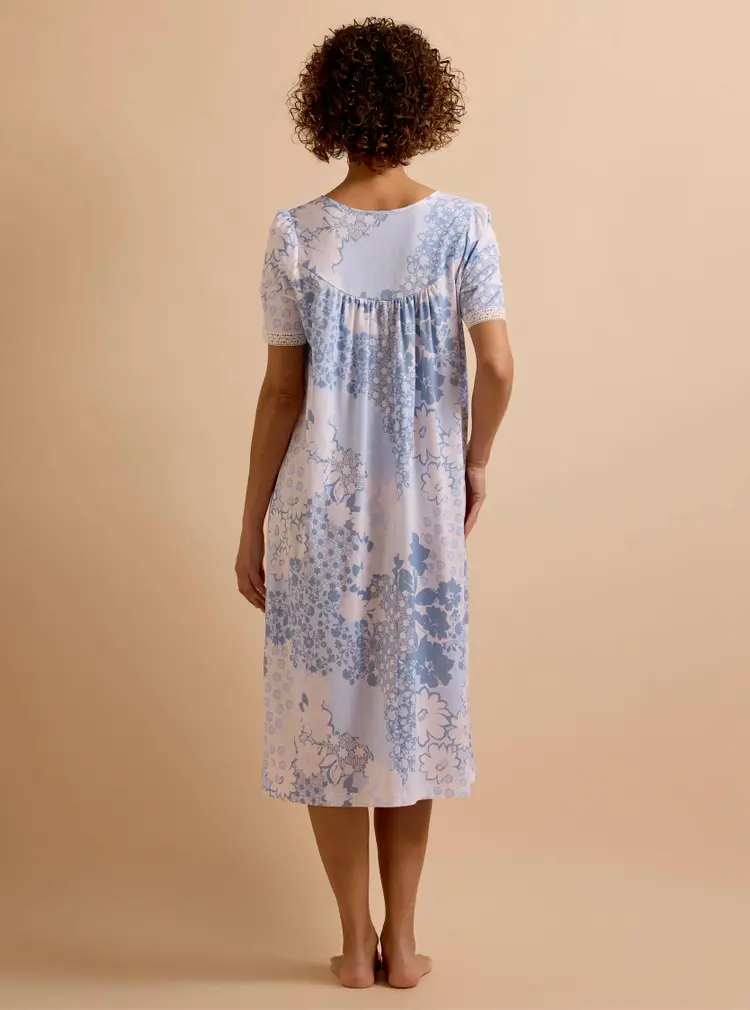 Chemise de nuit en jersey doux bordée de dentelle