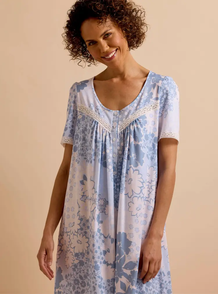 Chemise de nuit en jersey doux bordée de dentelle