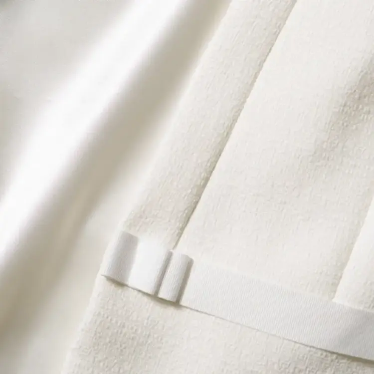 Gros plan sur un tissu David Nieper suprêmement luxueux